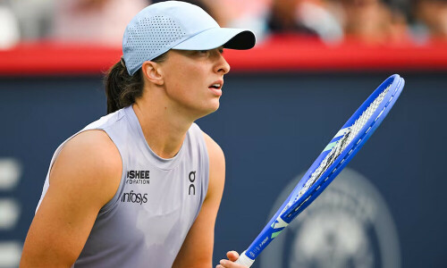 Swiatek sinks, Osaka shines at Canadian Open