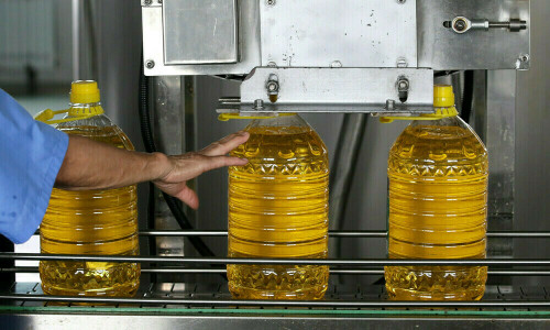 India’s July palm oil imports drop as soyoil shipments surge, dealers say