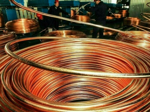 London copper gains on Chile supply woes, but rising stocks cap upside
