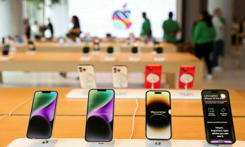 Apple to pledge $100 billion for US manufacturing, White House official says