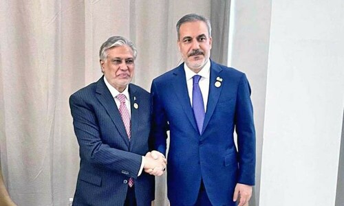 اسحاق ڈار اور ترک وزیر خارجہ کا ٹیلی فون رابطہ، دوطرفہ تعاون کا جائزہ