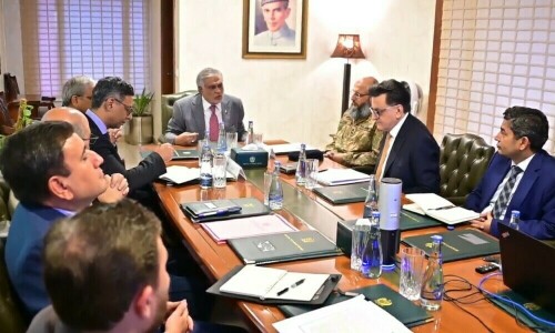 ڈپٹی وزیراعظم اسحاق ڈار کا پاکستان کی بندرگاہوں کی کارکردگی کا جائزہ