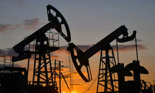 Oil edges up after US warning on Russia sanctions