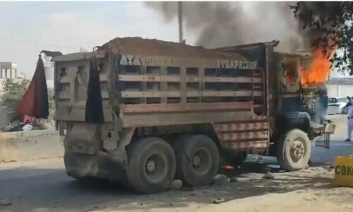 Karachi&rsquo;s deadly dumpers vs. Ajrak number plates: A skewed safe city plan