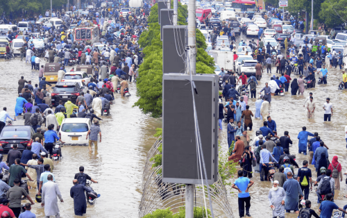 Netizens lash out at provincial government as Karachi drowns
