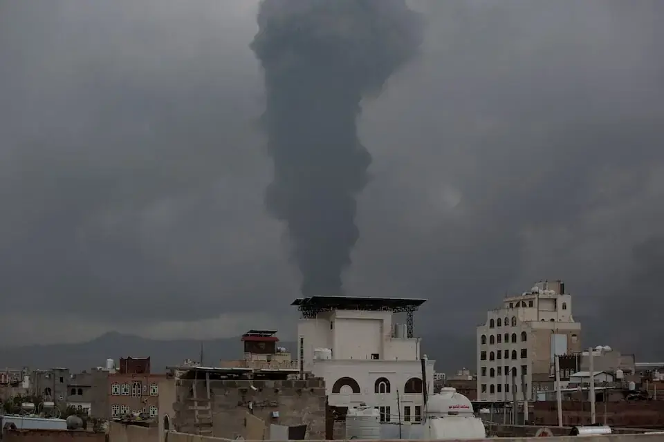 اسرائیل کے یمن پر فضائی حملے، صنعا میں 6 افراد جاں بحق، درجنوں زخمی