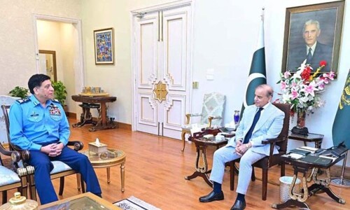 وزیر اعظم کی ایئر چیف سے ملاقات، فضائی دفاعی صلاحیتوں کو بڑھانے کے عزم کا اظہار
