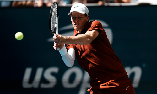 Jannik Sinner launches US Open title defence with easy win