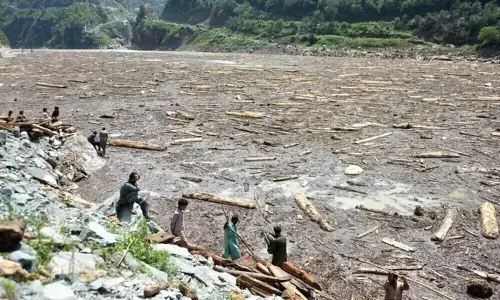 Pakistan says floods made worse by Indian action