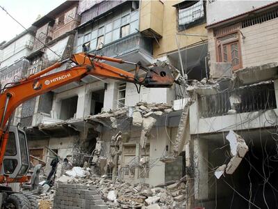 Traders vow to resist demolition of &lsquo;legal&rsquo; shops