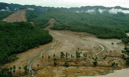 7 killed by mudslide while fixing water channel in GB