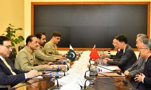 Wang meets army chief, vows to boost strategic ties