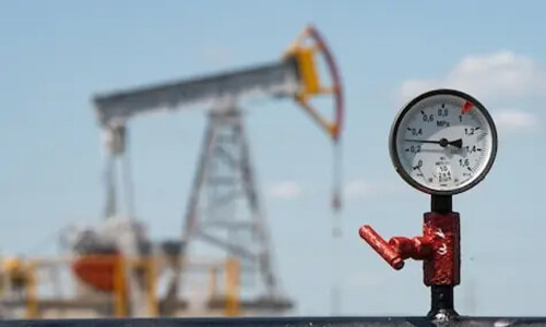 Oil rises on weaker dollar and Russian supply disruptions Oil rises on weaker dollar and Russian supply disruptions