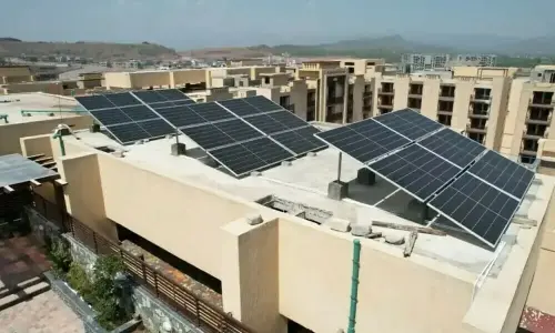 پاکستان میں سولر پینلز کی قیمتوں میں 10 فیصد اضافے کا امکان پاکستان میں سولر پینلز کی قیمتوں میں 10 فیصد اضافے کا امکان