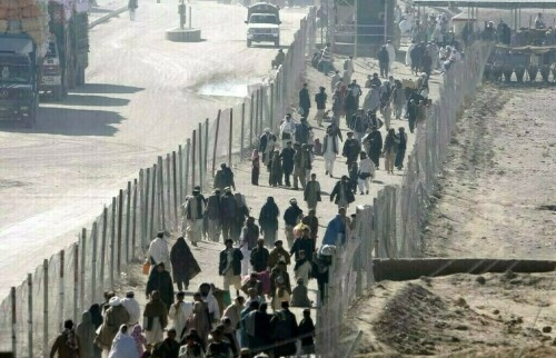 Thousands of Afghans expelled from Pakistan despite quake