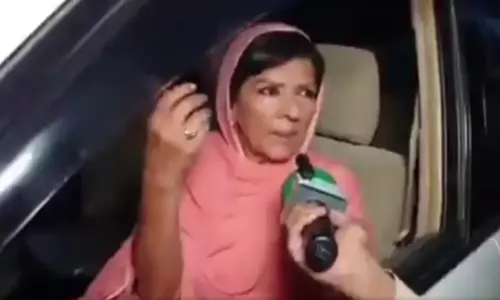 عمران خان نے بیرونِ ملک جانے کی پیشکش مسترد کردی،علیمہ خان کا دعویٰ