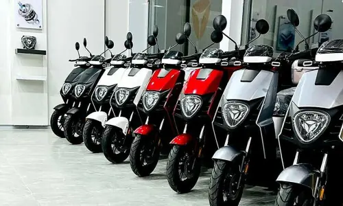 JW Group partners with China&rsquo;s Jinpeng to help drive electric mobility in Pakistan