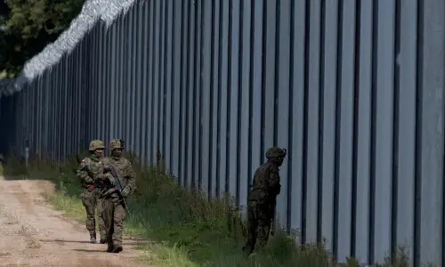 Russia urges Poland to reopen Belarus border