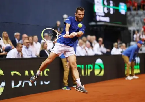 France, Argentina close in on Davis Cup Final 8