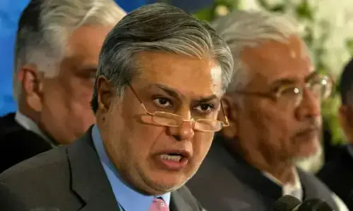 FM Dar arrives in Doha to attend OIC ministerial meeting
