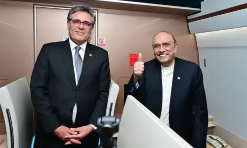 صدر زرداری کا چین میں ہائی اسپیڈ ٹرین سے سفر