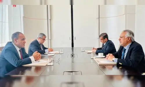 FM Dar arrives in Doha, discusses Israeli aggression with Egyptian counterpart