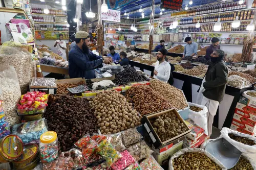 Inflation expected to hit 11-month high amid flood-induced food price hike in Pakistan
