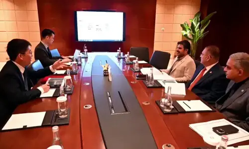 Sharjeel, Nasir meet Yutong Bus Co officials