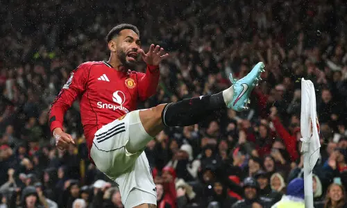 Liverpool show depth to stay perfect, Tottenham draw at Brighton, Man United beat Chelsea