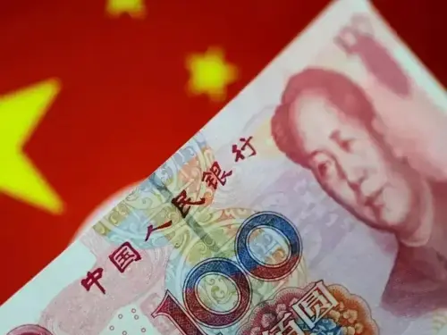 China&rsquo;s yuan touches 3-week low, looks set for biggest weekly drop since July
