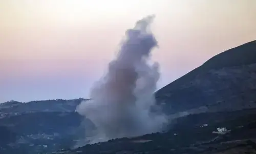اسرائیلی فضائی حملے، جنوبی لبنان میں حزب اللہ کے ہتھیاروں کے ذخائر تباہ
