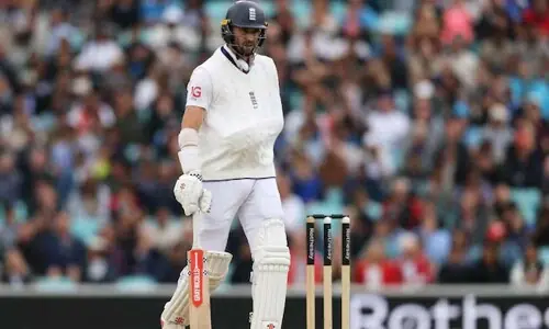 England all-rounder Woakes announces international retirement England all-rounder Woakes announces international retirement