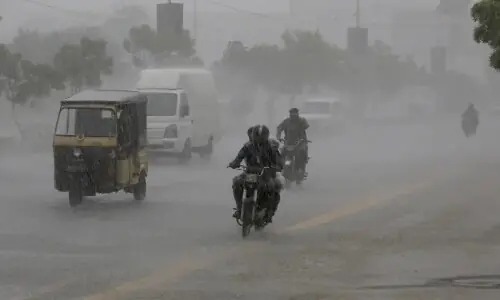 Moderate to heavy downpour lash Karachi amid forecast of more rains