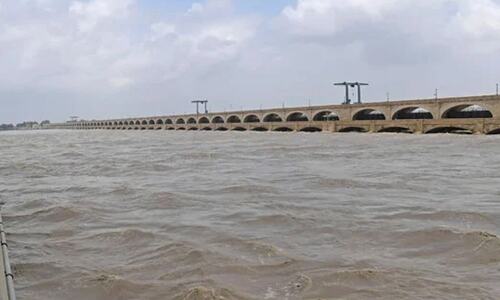 Indus in high flood at Guddu: Fresh warning of unstable weather issued