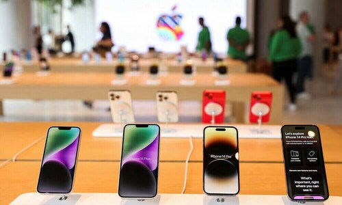 Pakistanis looking to buy new iPhones warned against counterfeit websites