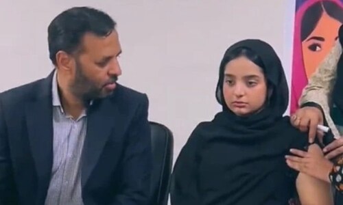 Pakistan&rsquo;s health minister gets his daughter vaccinated to dispel misinformation