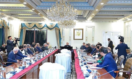 Repeated non-compliance: PM Shehbaz slams ministries, divisions