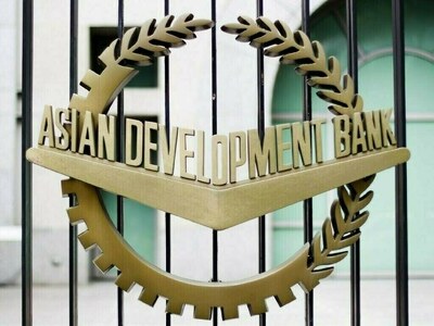 ADB warns of rising risks to economy