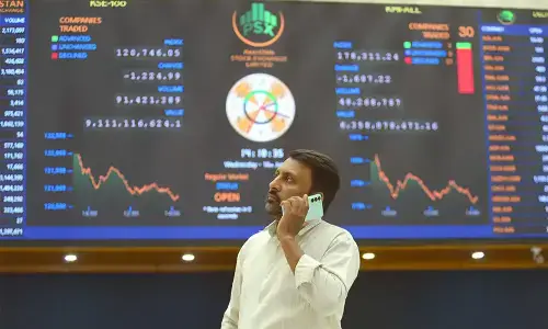 آخری لمحات میں فروخت کے دباؤ سے دن بھر کی تیزی محدود، تاہم 100 انڈیکس نئی تاریخی بلند سطح پر بند