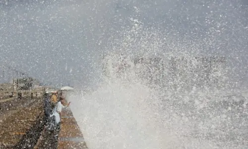 Cyclone &lsquo;Shakhti&rsquo; intensifies; rain expected in Karachi, parts of Sindh, Balochistan