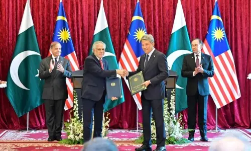 Pakistan, Malaysia sign six accords for cooperation in education, tourism, anti-corruption