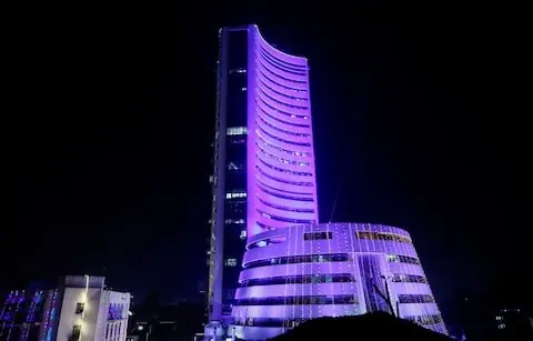 Indian shares gain as upbeat pre-earnings updates lift sentiment