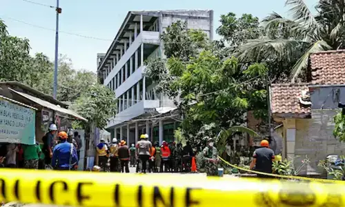انڈونیشیا میں مدرسہ منہدم ہونے سے 61 ہلاکتیں، ریسکیو آپریشن مکمل