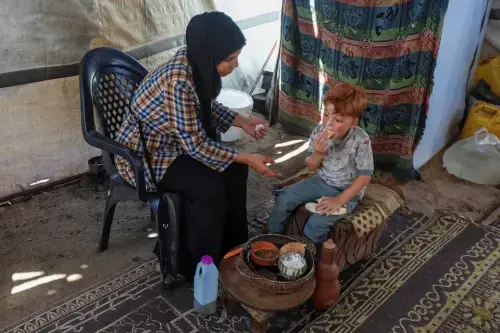 غزہ: دو سال کی تباہ کن جنگ، انس ابو معمر کا غم اور بقا کی جدوجہد