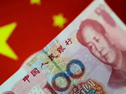 China&rsquo;s yuan inches lower after long holiday as dollar rallies