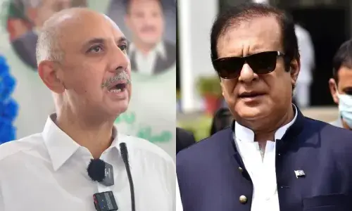پی ٹی آئی کا عمر ایوب اور شبلی فراز کی نااہلی کیس کی فوری سماعت کا مطالبہ