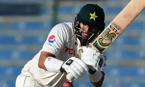 ٹیسٹ کے پہلے دن پاکستان کا پلڑا بھاری : 313 رنز پر 5 کھلاڑی آؤٹ