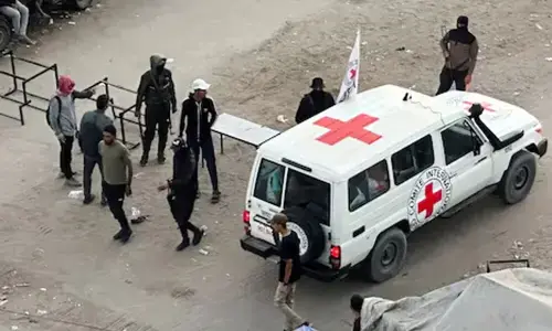 حماس نے اسرائیلی یرغمالیوں کی رہائی شروع کردی، ٹرمپ اسرائیل روانہ