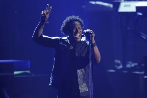 D’Angelo, trailblazing neo-soul singer, dies at 51, family says D’Angelo, trailblazing neo-soul singer, dies at 51, family says