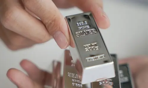 Gold isn&rsquo;t alone: silver prices skyrocket in Pakistan amid global industrial demand
